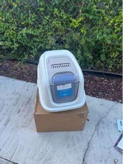 Cat litter box electric water bowl