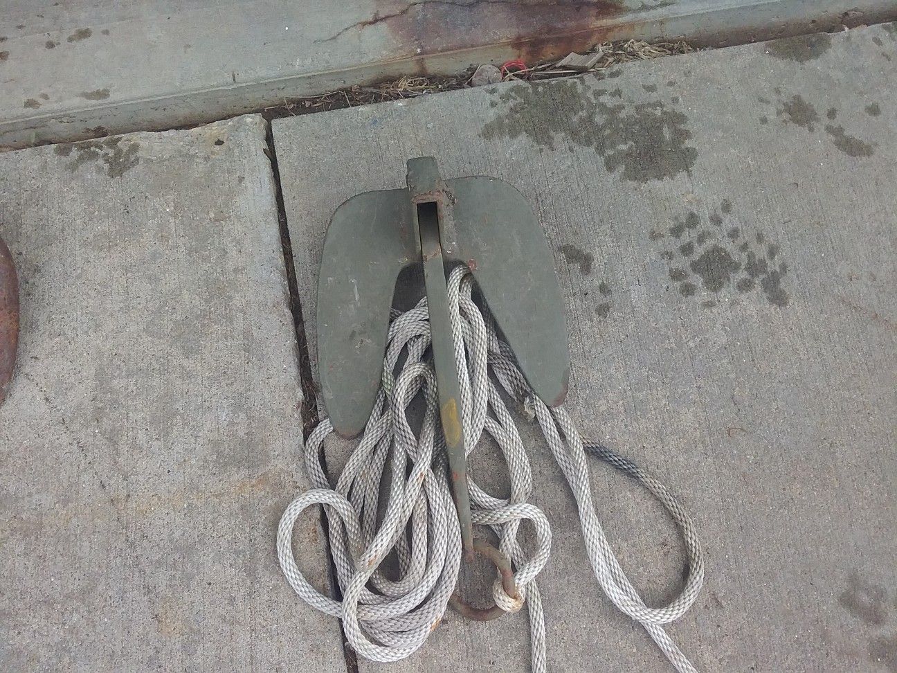 Fluke/navy anchor with 45' nylon rope