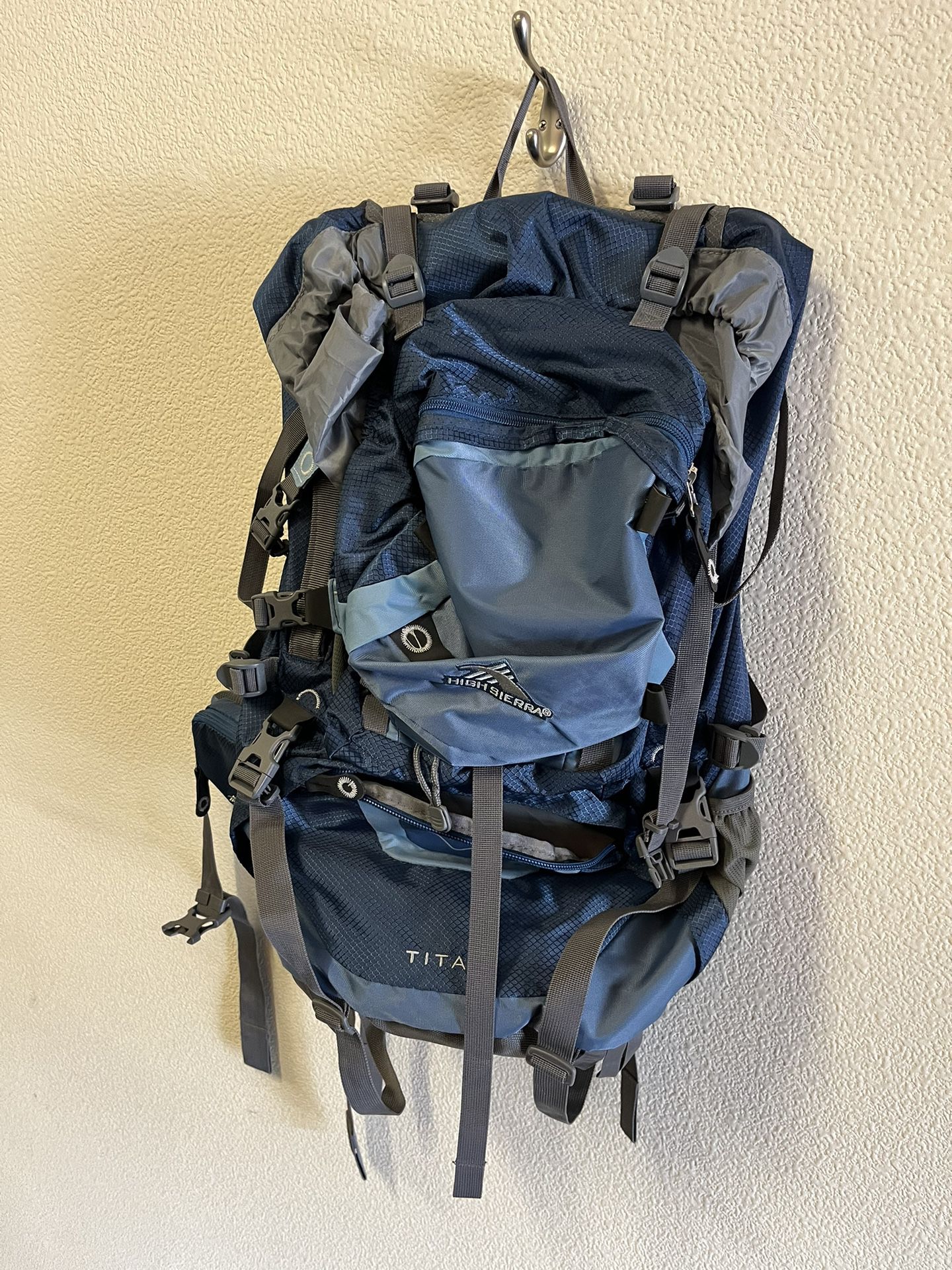 High Sierra Titan Hiking Backpack- NWOT
