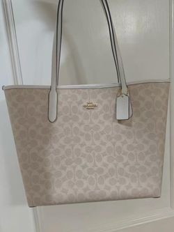 Luxury Monogram Tote Bag - Light Beige & White - Gold Hardware - Used
