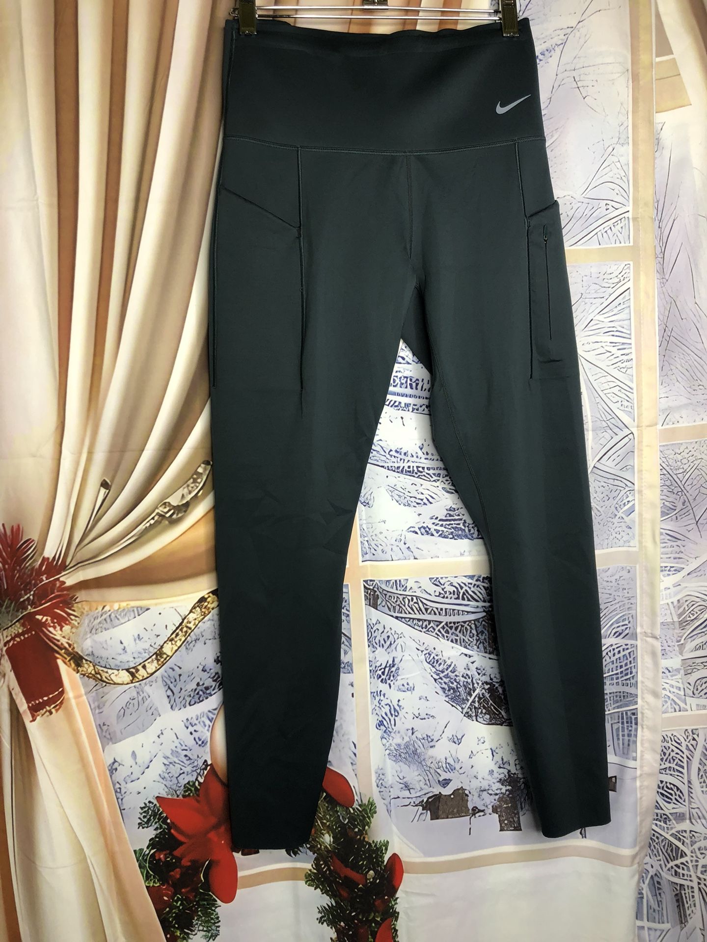 Nike Women’s High Waisted Legging Size Médium