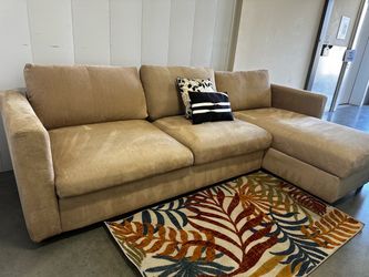 BEIGE SECTIONAL COUCH W/ FREE DELIVERY