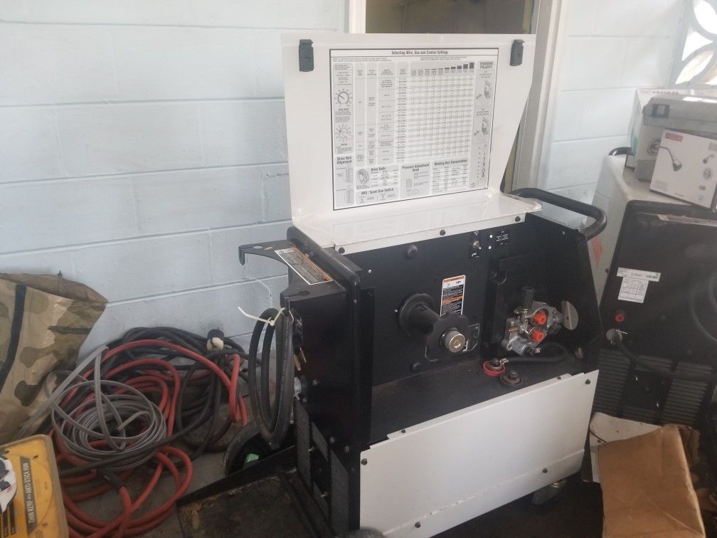 Hobart Ironman 230 MIG Welder