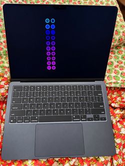 Apple MacBook Air M2 13.6” – 8GB RAM – 256GB SSD – Excellent Condition