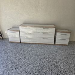 Cómoda Sin Espejo Y 2 Mesas De Noche 