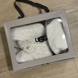 NEW UGG Bixbee and Lovey (white, size 4/5)