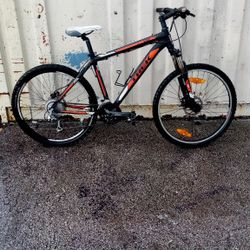 Trek 4300 Mountain Bike