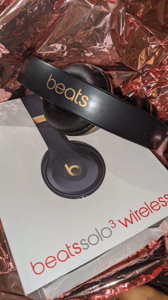Black/gold dre beats wireless headphones