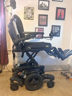 Q700m -UP Power Wheelchair with Lift