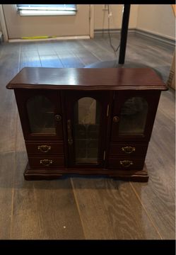 Jewelry box