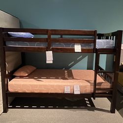 Twin/Twin Bunk Bed 