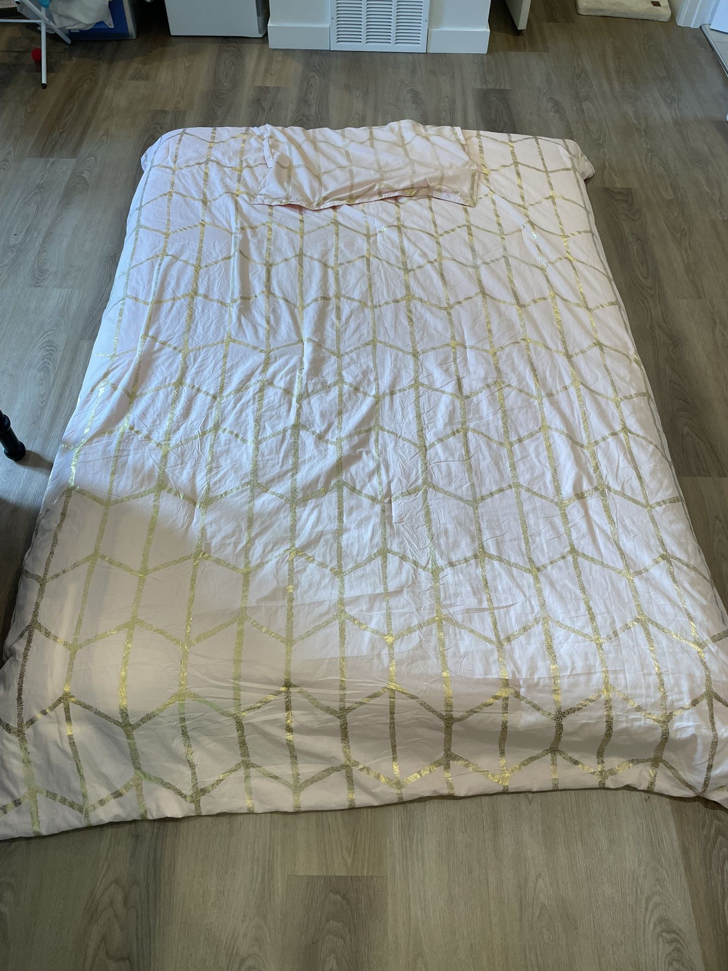 Light pink And Gold Comforter Cover