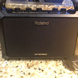 Roland MOBILE-AC Portable Battery Powered Acoustic Guitar Amplifier