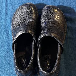 Womens  Clogs/Mules Size 8.5 M