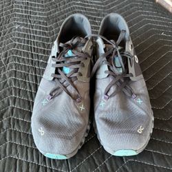 on cloud shoes men's size 10.5