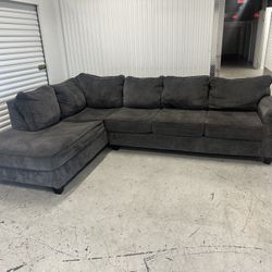 Comfy Gray Sectional Couch ￼