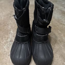 Tote’s Snow Boots Kids Size 4