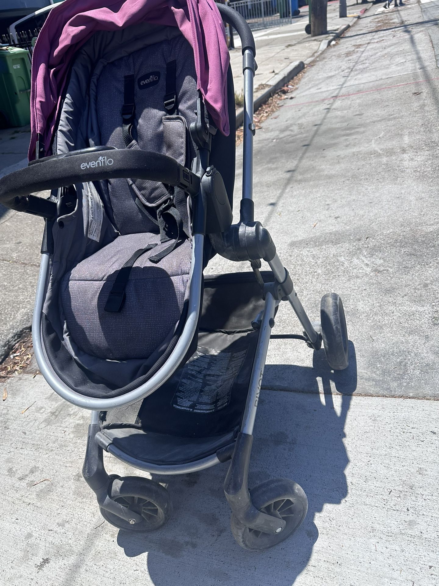 Even Flo Pivot Stroller