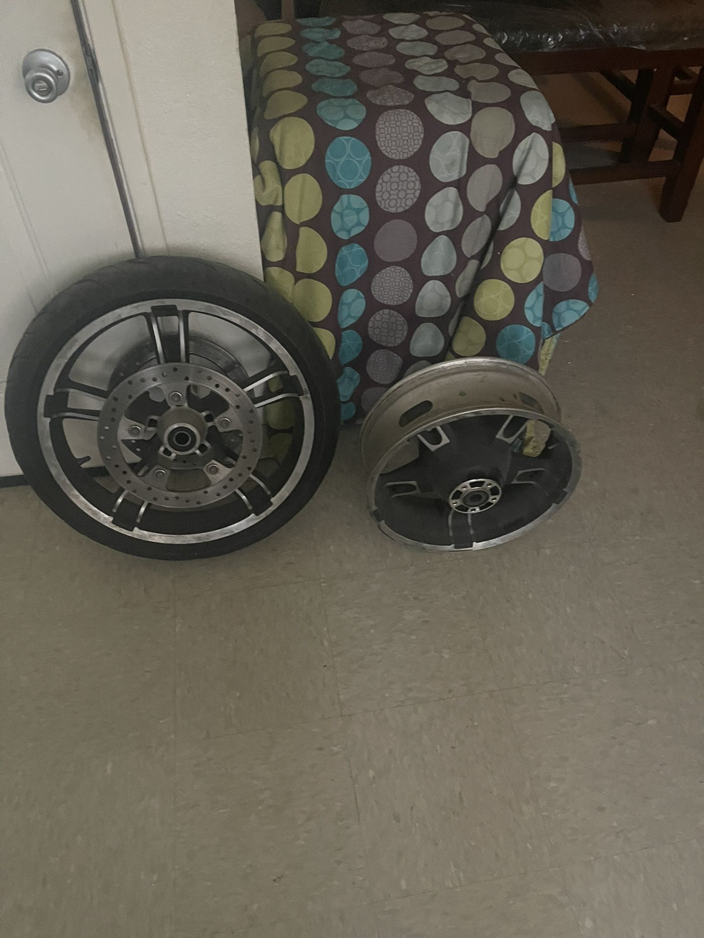 Lots of take off parts for 1015 Street Glide Rims .bags ,bars, Exhaust . Air Breather Mirrors Ect.Make Offer!!