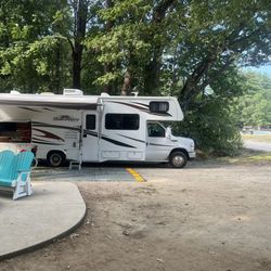 2013 Ford E450 Super Duty 2860DS