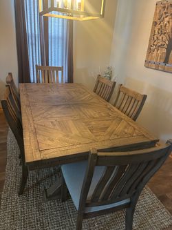 Ashley Grindelburg by Ashley dining room set