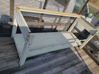 Light duty industrial table