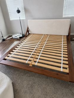 CB2 DROMMEN ACACIA WOOD PLATFORM KING BED $400 obo