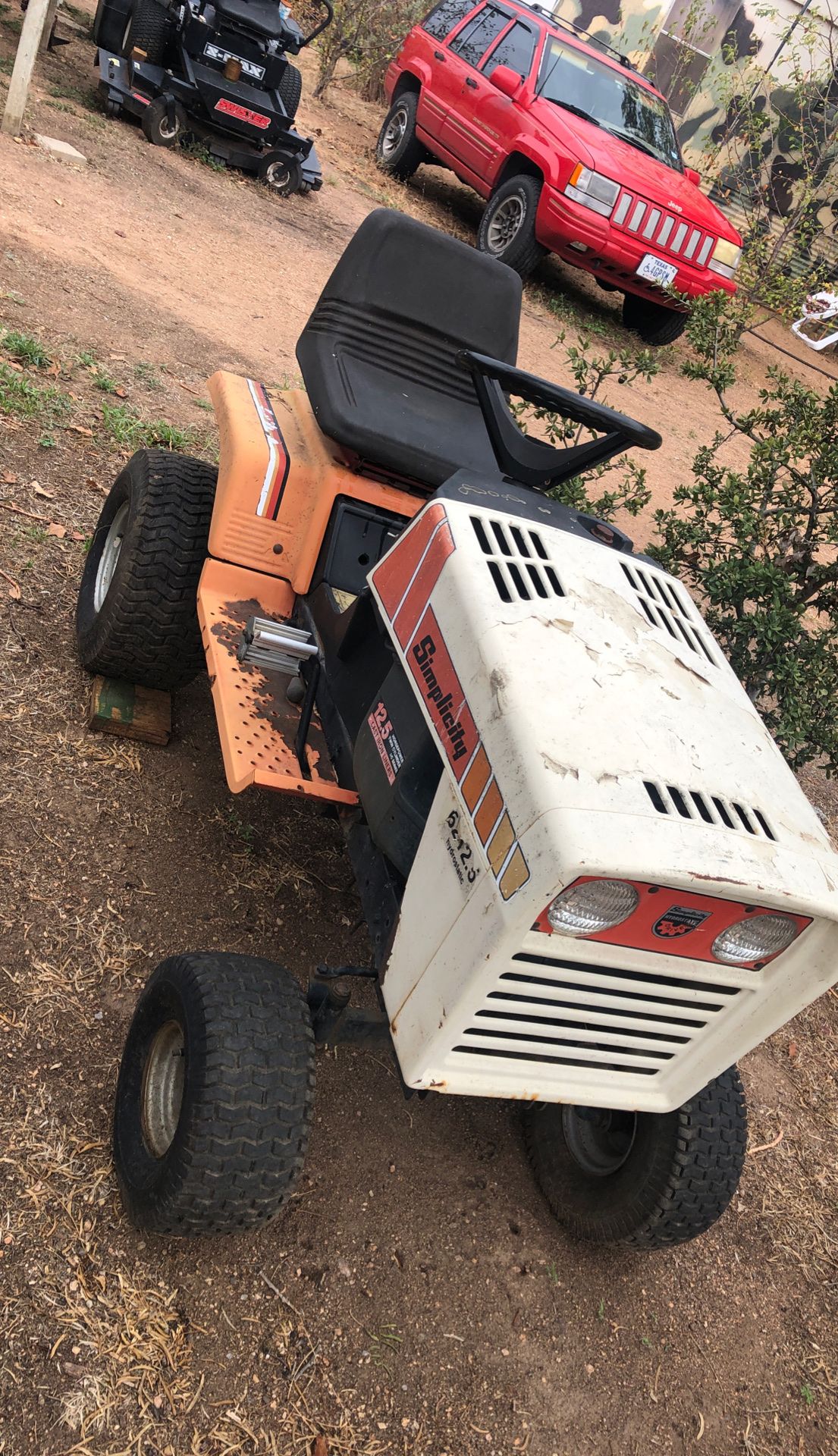 Simplicity 5212.5 hydrostatic tractor. for Sale in Buchanan Dam, TX
