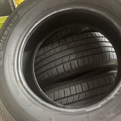 4 Like New Michelin Defender II Tires