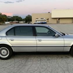 2000 BMW 740iL