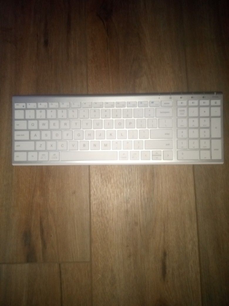 iClever Wireless Keyboard