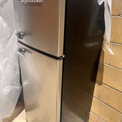 Frigidaire Fridge