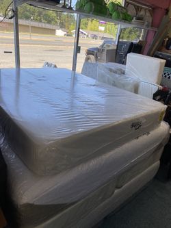 10” Queen Size Tempur-pedic Memory Foam Mattress Only , DELIVERY AVAILABLE 