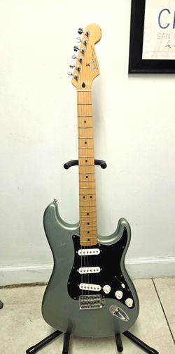 2003 Fender Standard Stratocaster MIM – Beautiful Metallic Green – Made in Mexico