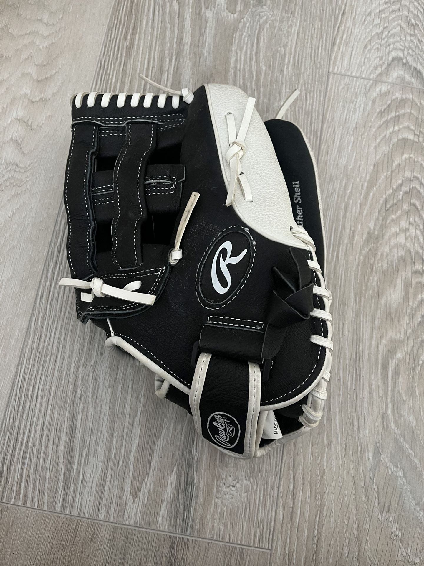 Softball/ Baseball Glove