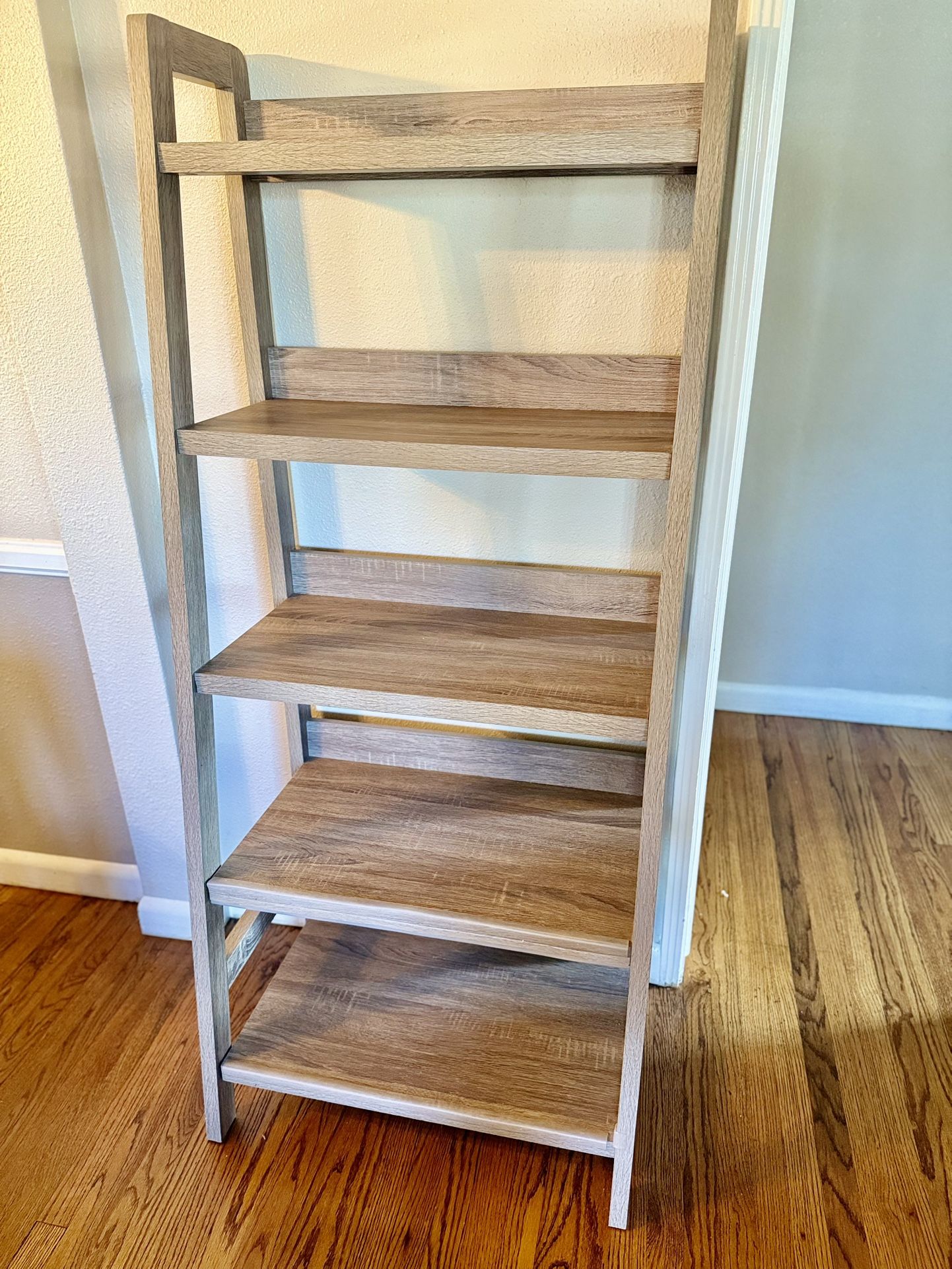 Modern Ladder Bookshelf – Light Oak
