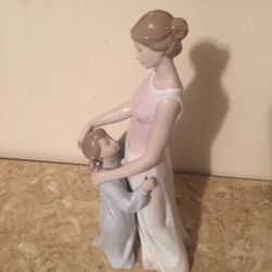 Lladro "someone to look up to" #6771 mother and child figurine