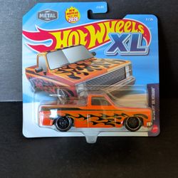 Hot Wheels 1:43 XL '83 Chevy Silverado 