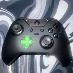 Xbox Elite Controller (HAS STICK DRIFT)