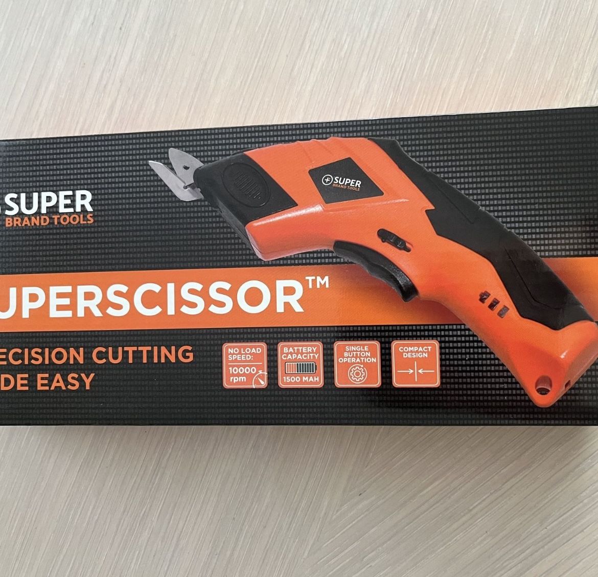 Box cutter/ Prevision scissors