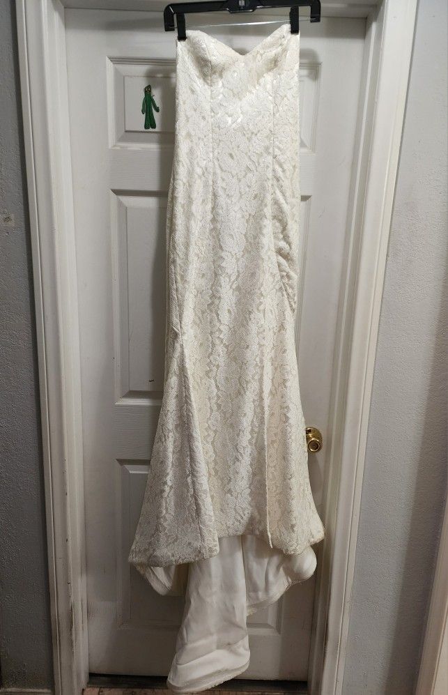 Blush JLM Ivory Wedding Dress W/ Veil (Size 6)