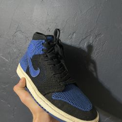 Jordan 1 Royal Flyknit Size 6.5y