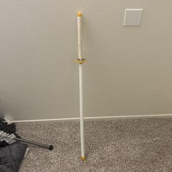 white/yellow Katana