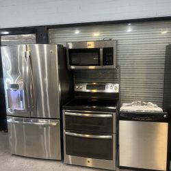 🔥 GE Kitchen Appliance Package – Excellent Condition! 🔥