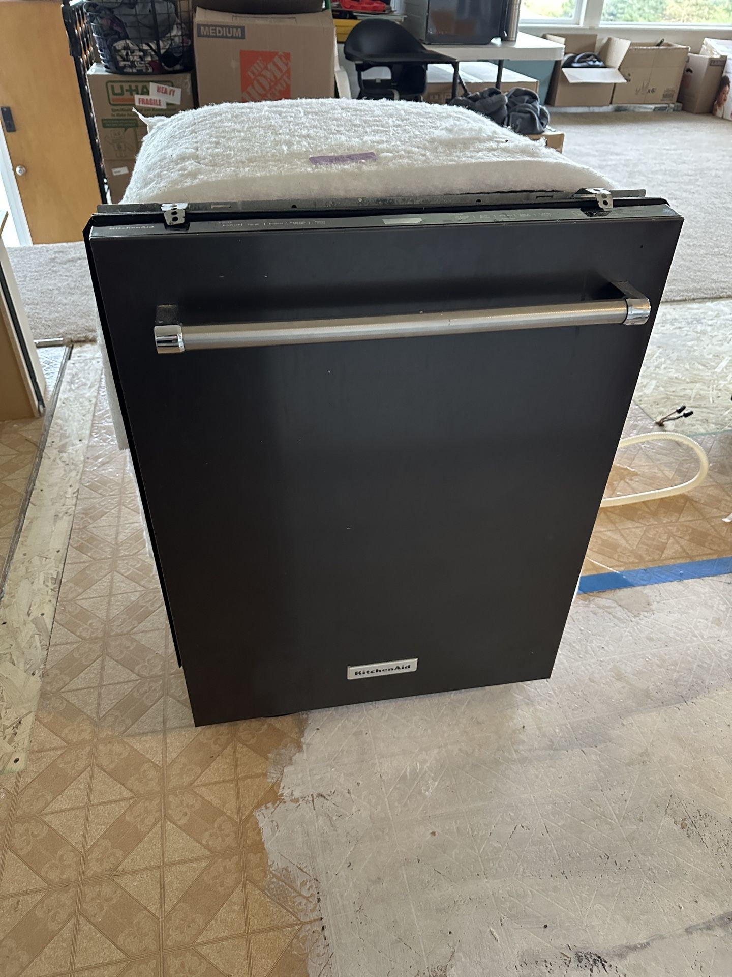KitchenAid Black Stainless Built-In Dishwasher (Model KDTM404KBS0) 