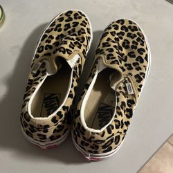 Women’s LEOPARD VANS size 8