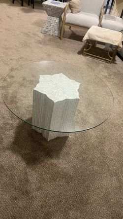 Round Glass Coffee Table with Mother of Pearl Base pick up In Gaithersburg md20877