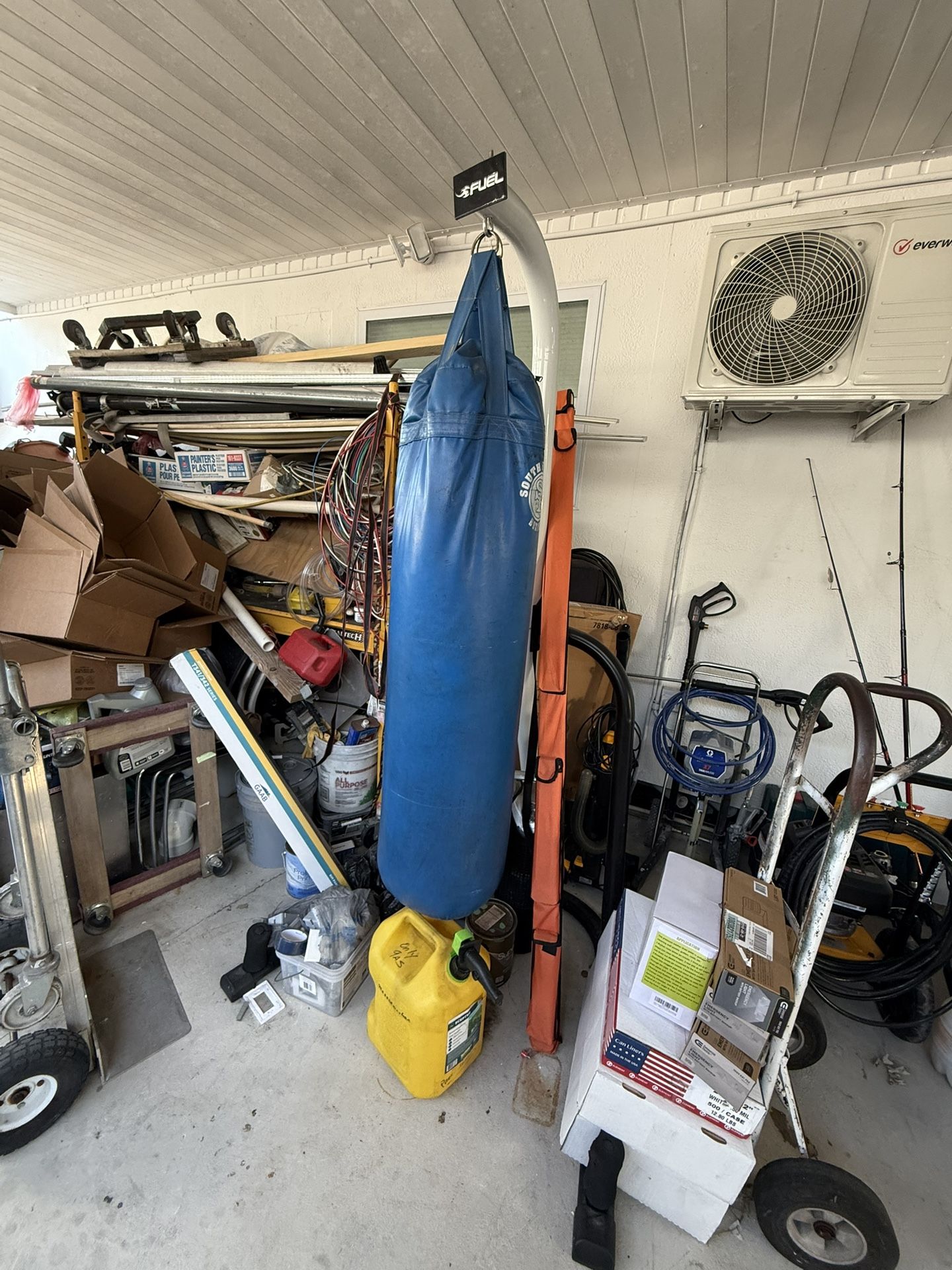 punching bag comes with 12 oz venum gloves