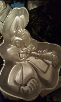 Bugs Bunny cake pan