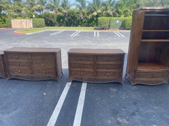 Dresser set